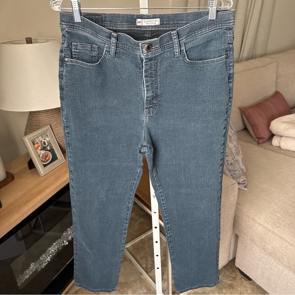 Lee Women’s Size 14 Short Classic Fit Straight Leg Jeans - Picture 2 of 12
